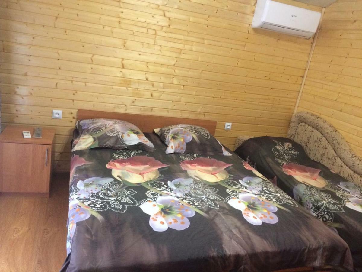 Гостевой Дом У Левы Otel Gagra Dış mekan fotoğraf